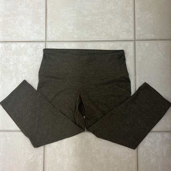 Athleta Cropped 17” Leggings, Size XS EUC - Picture 3 of 10